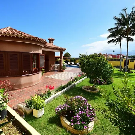 Дом отдыха Alina - Con Piscina Privada